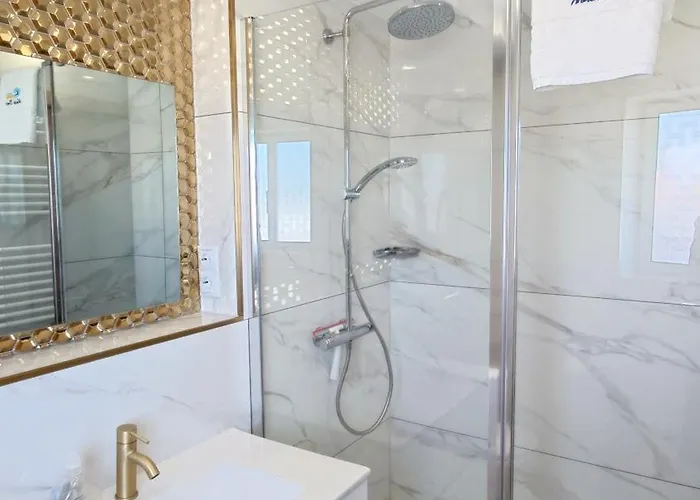 North * نازاريه